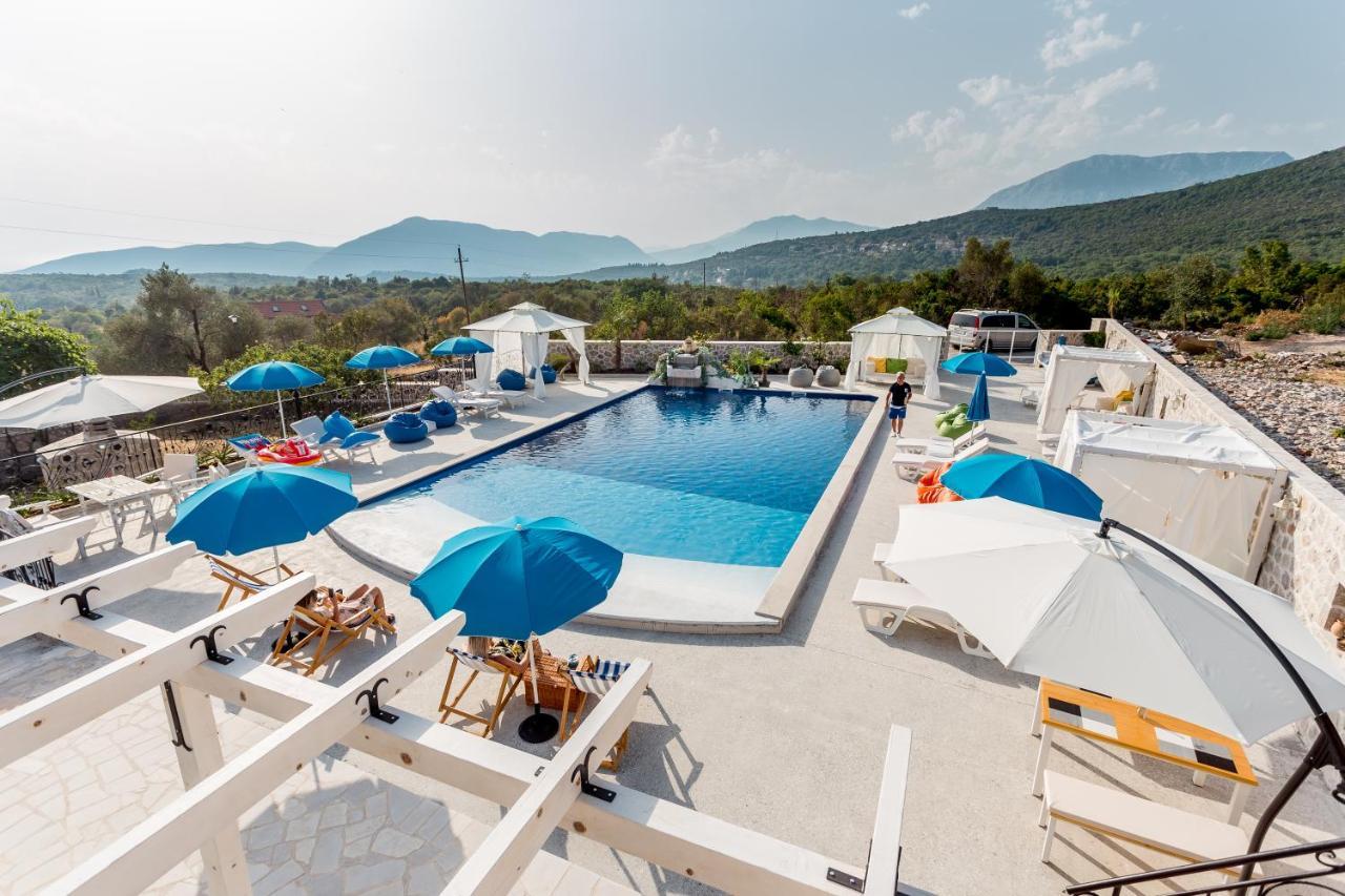 Lustica Apartments Екстериор снимка