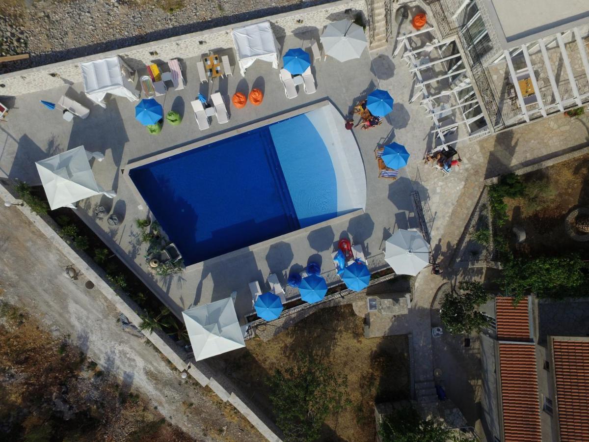 Lustica Apartments Екстериор снимка