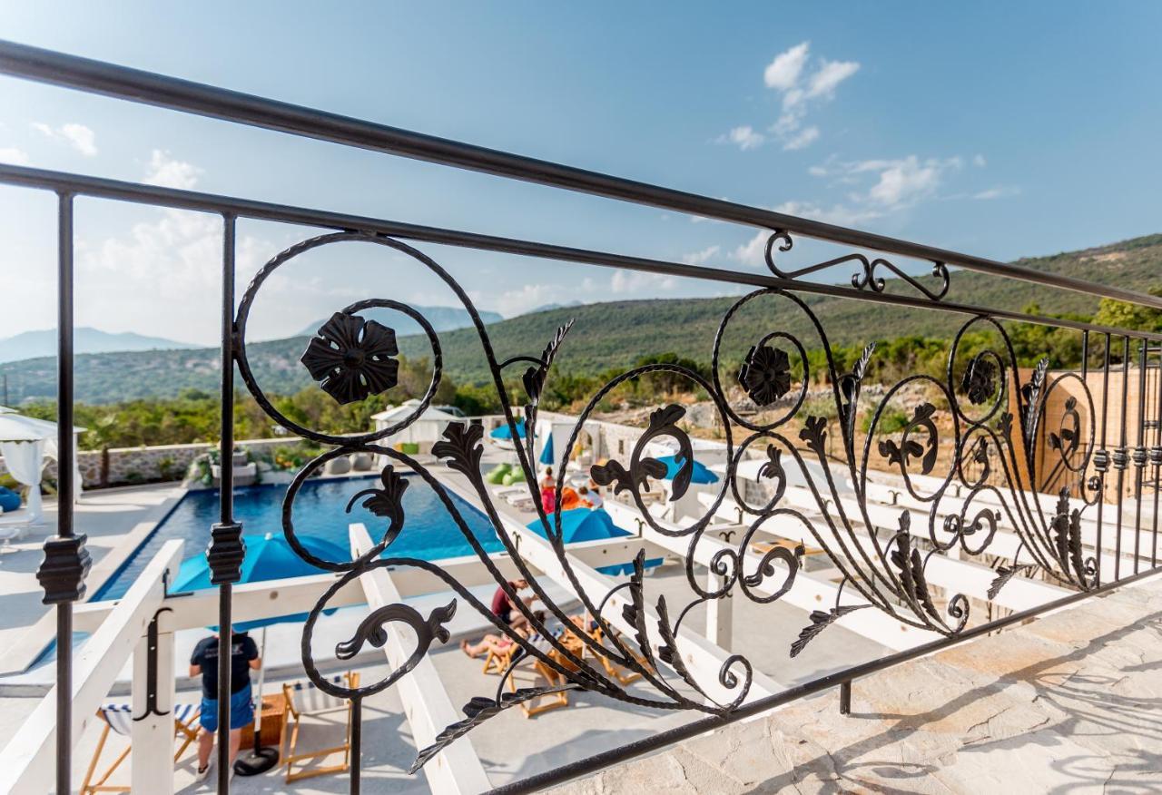 Lustica Apartments Екстериор снимка