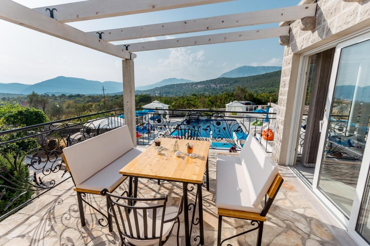 Lustica Apartments Екстериор снимка