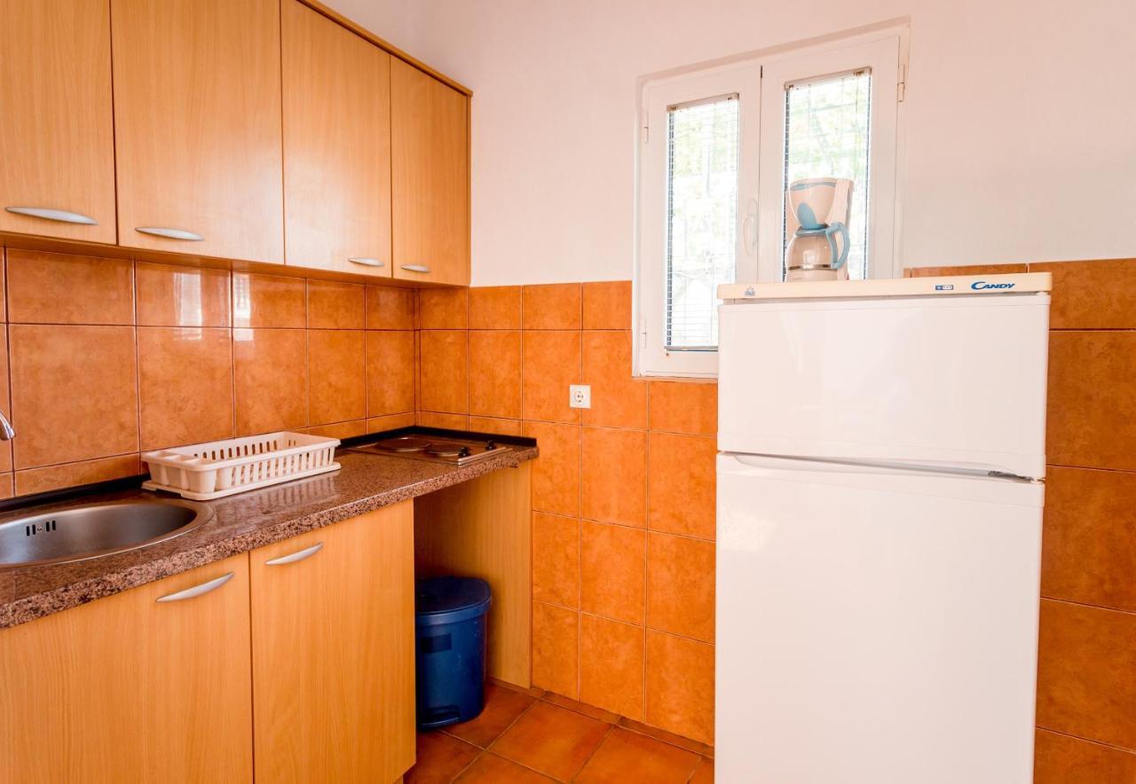 Lustica Apartments Екстериор снимка