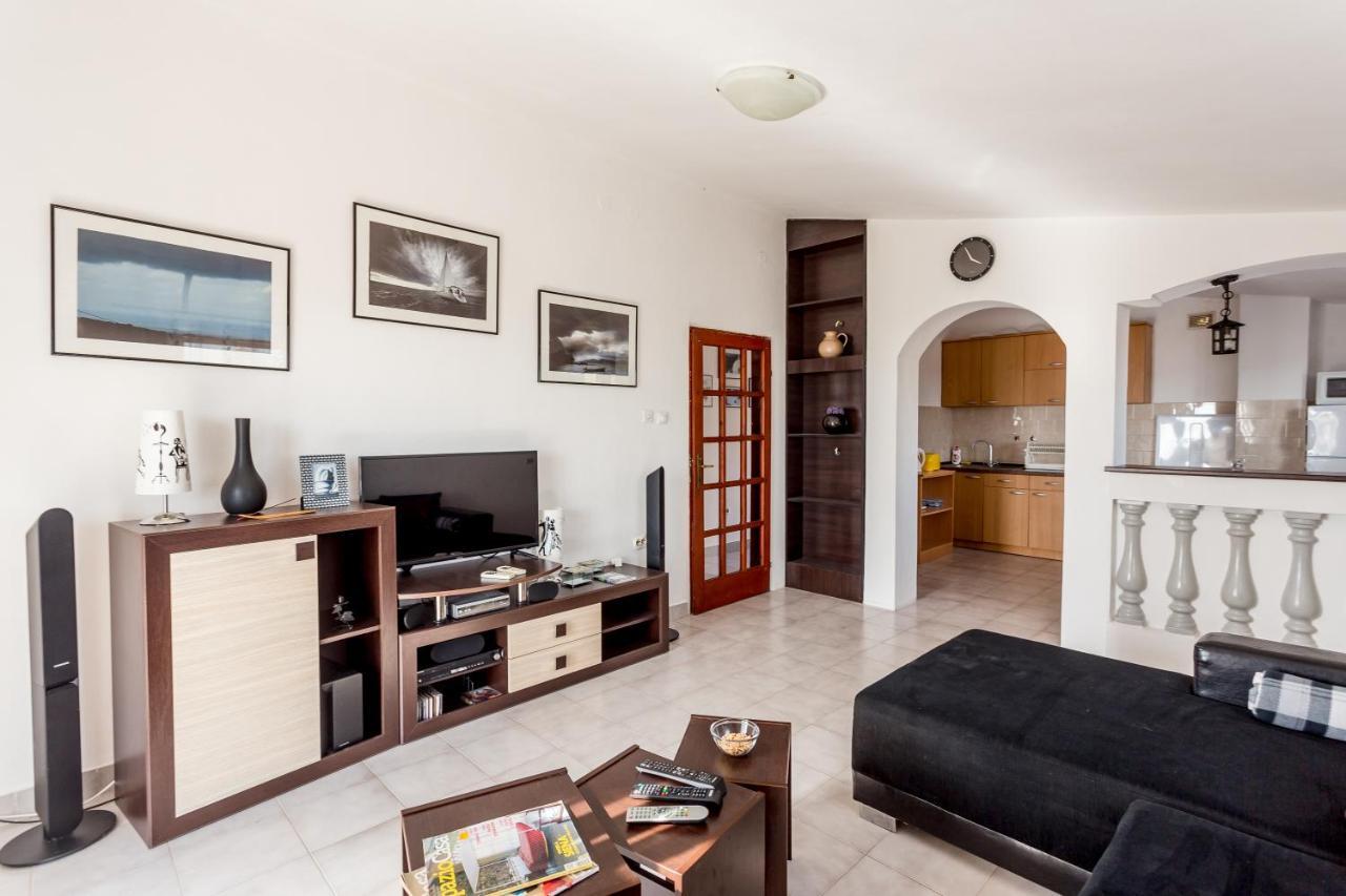 Lustica Apartments Екстериор снимка