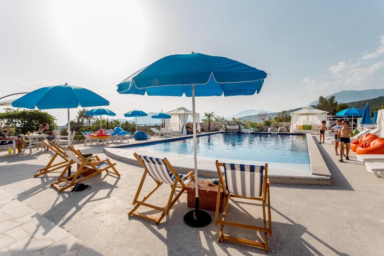 Lustica Apartments Екстериор снимка