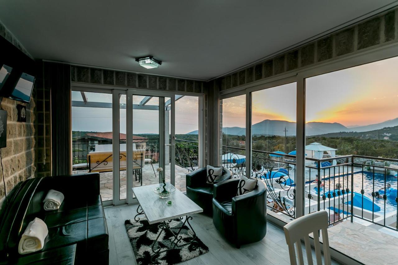 Lustica Apartments Екстериор снимка