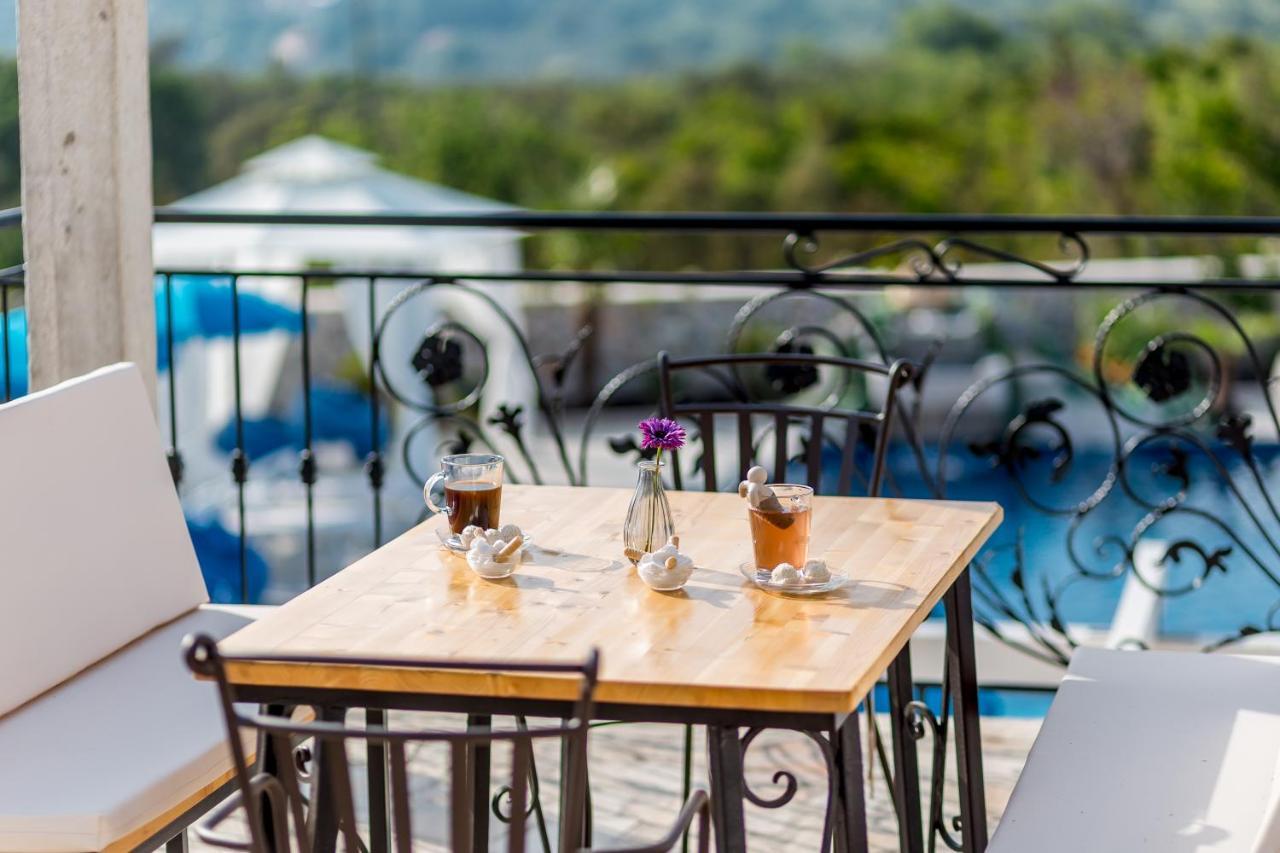 Lustica Apartments Екстериор снимка