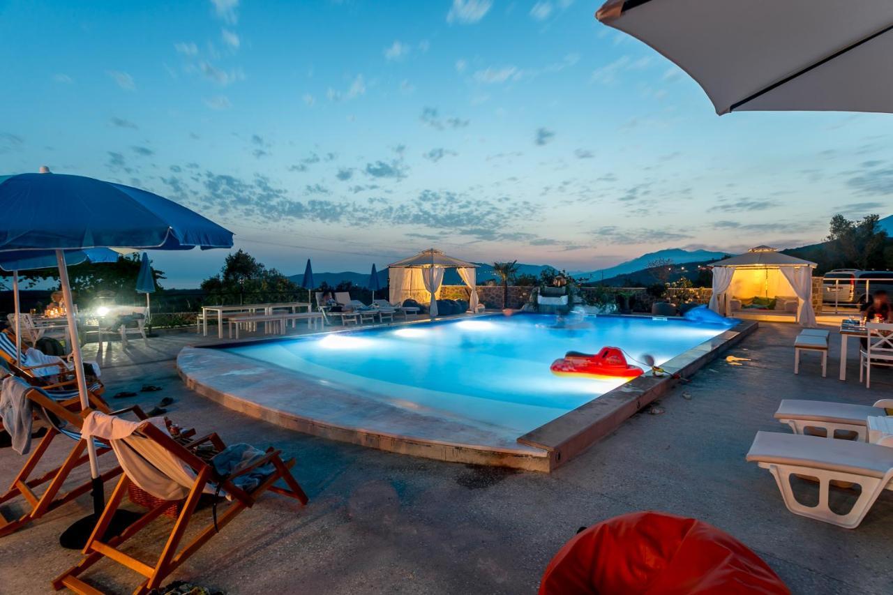 Lustica Apartments Екстериор снимка
