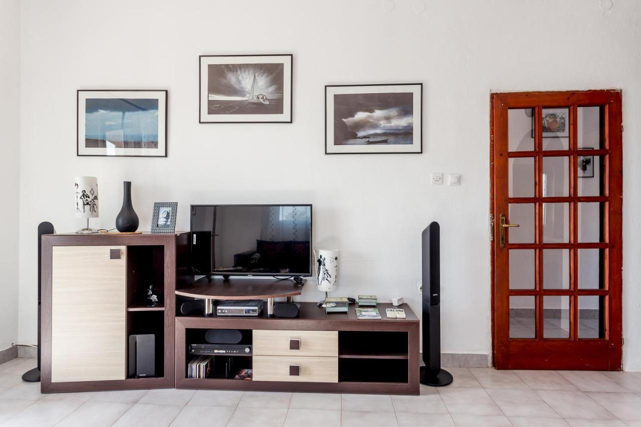 Lustica Apartments Екстериор снимка