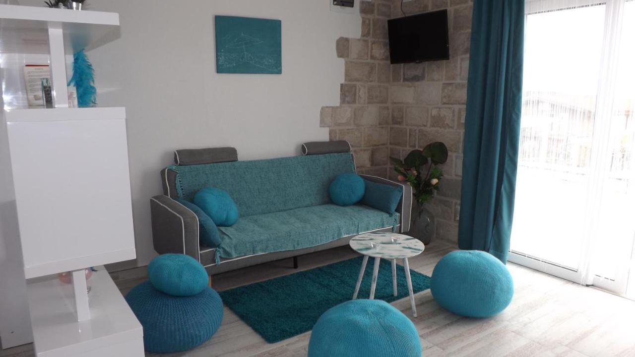 Lustica Apartments Екстериор снимка