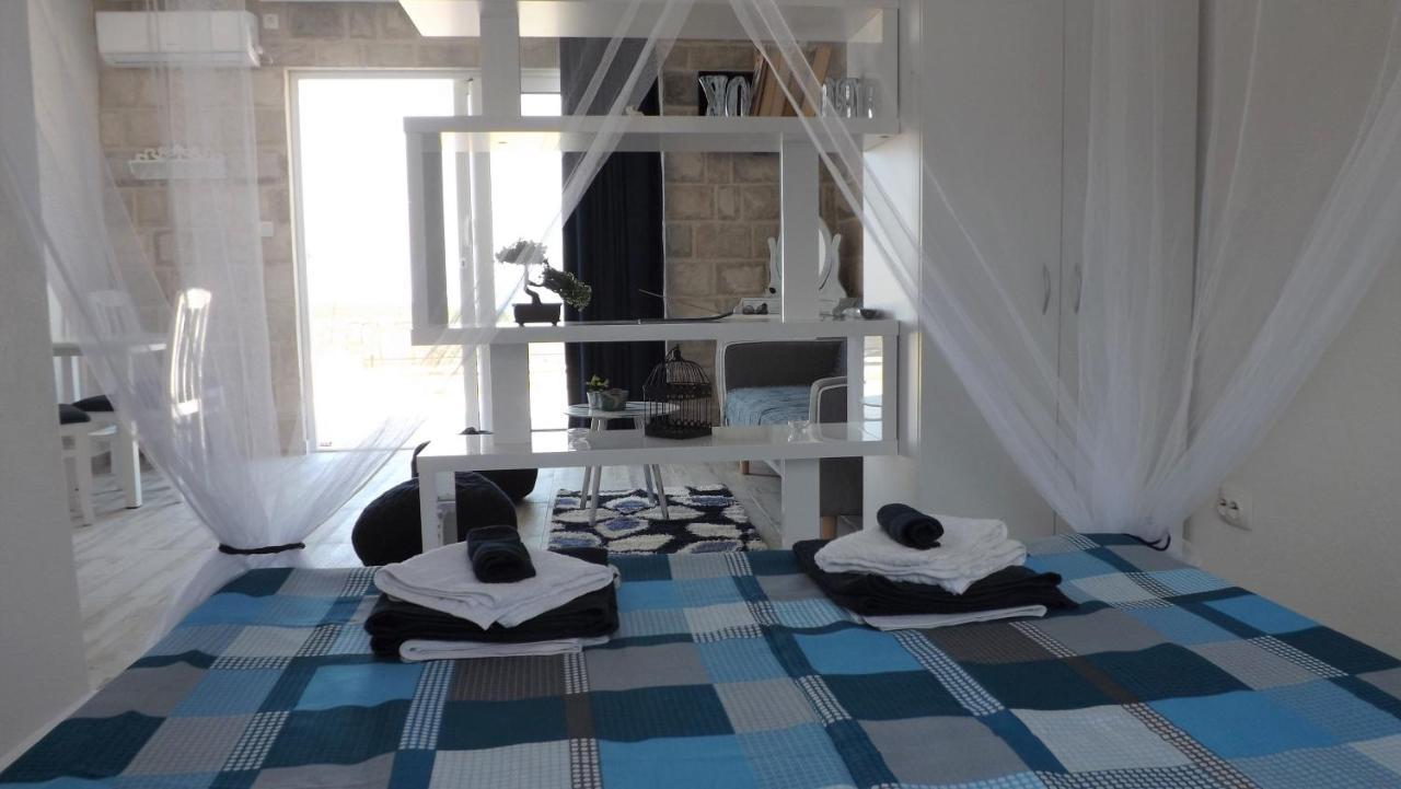 Lustica Apartments Екстериор снимка