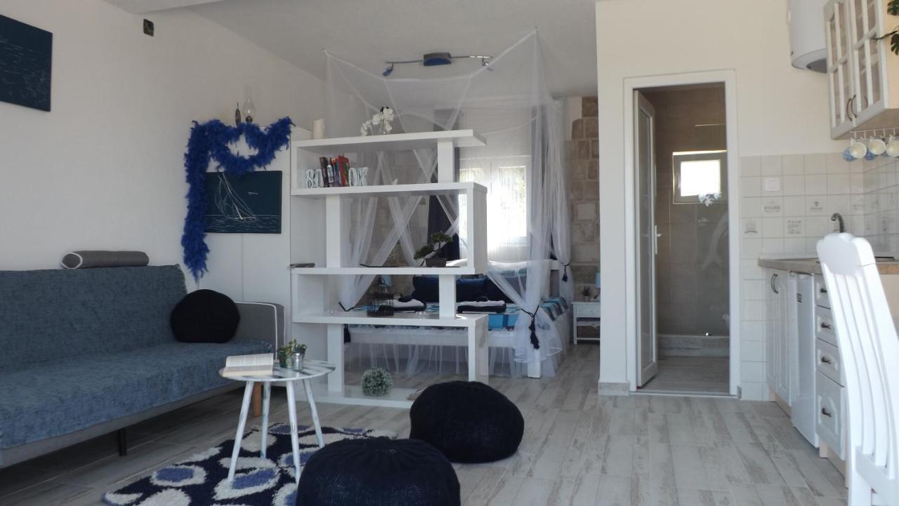 Lustica Apartments Екстериор снимка