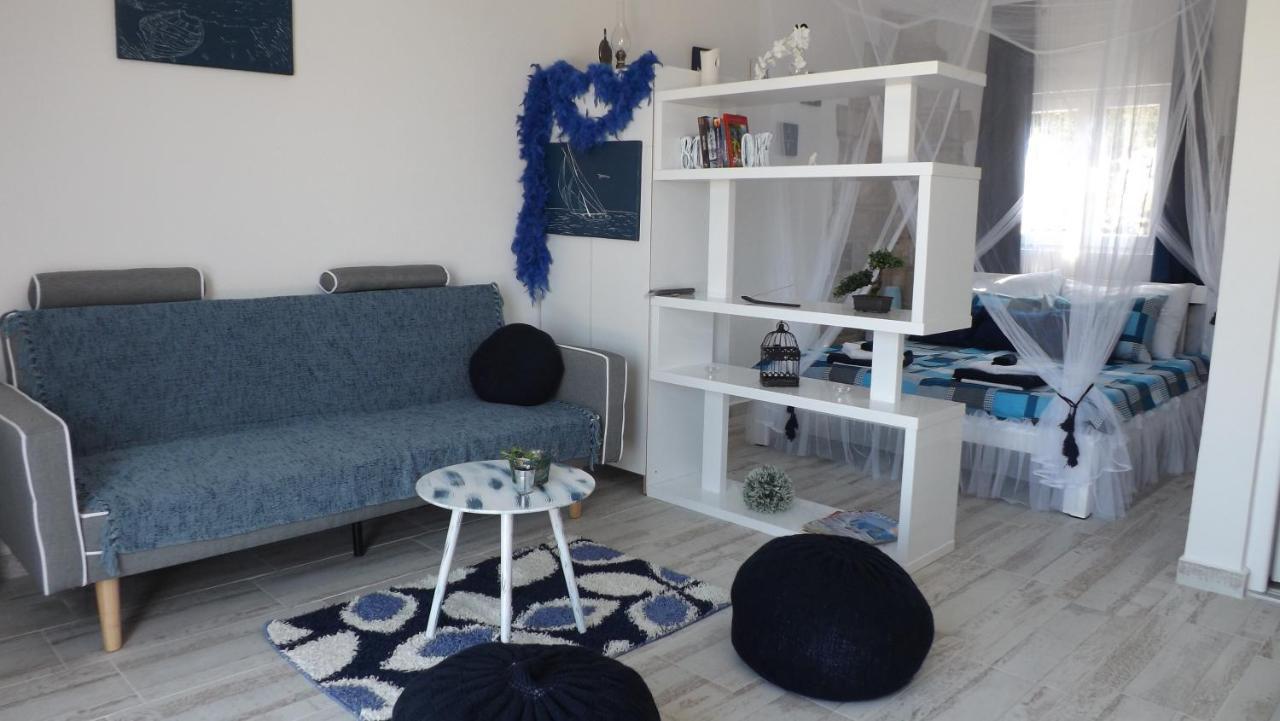 Lustica Apartments Екстериор снимка