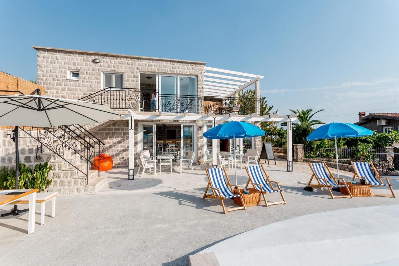 Lustica Apartments Екстериор снимка