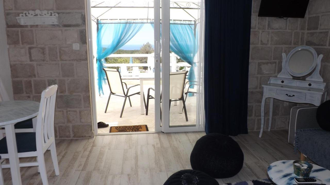 Lustica Apartments Екстериор снимка