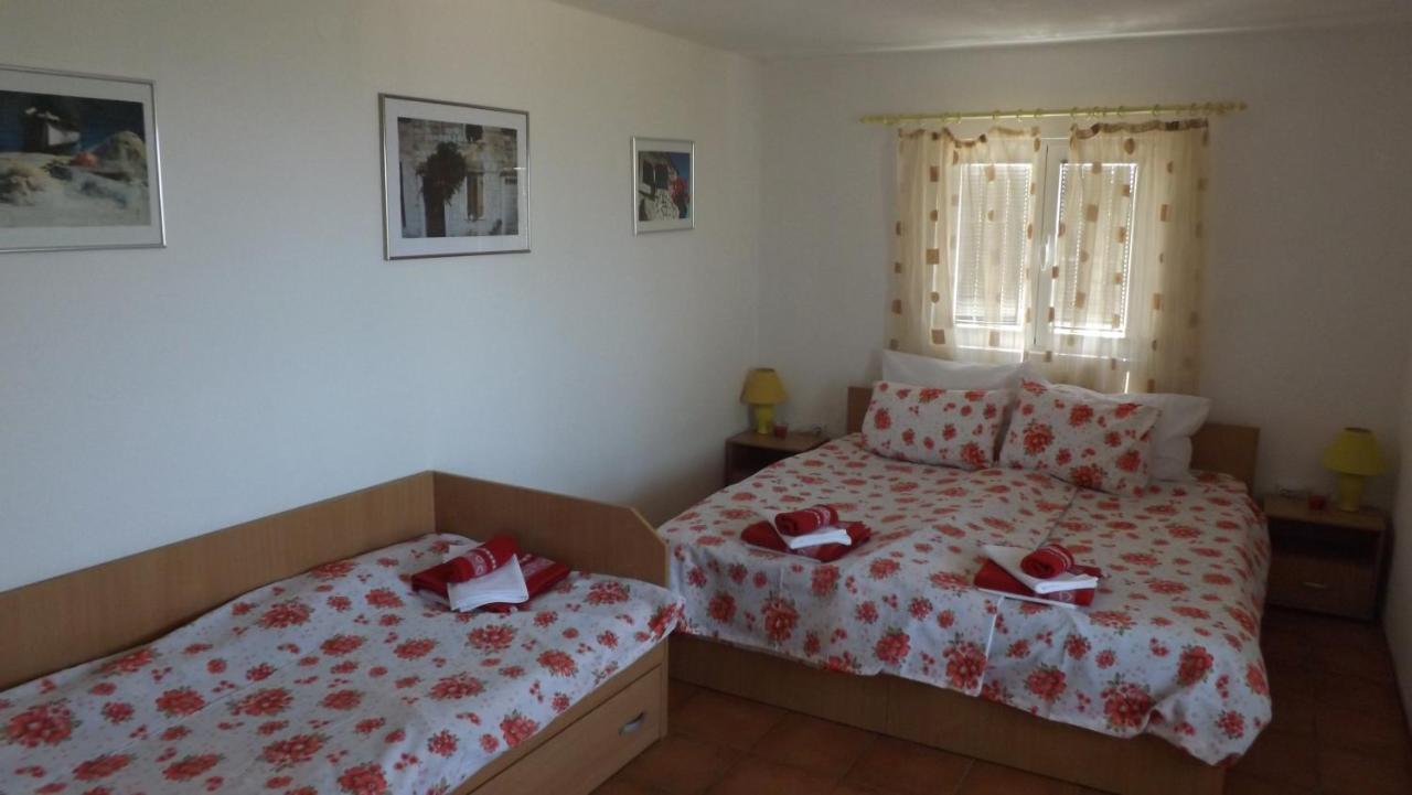 Lustica Apartments Екстериор снимка