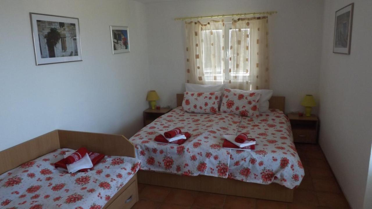 Lustica Apartments Екстериор снимка