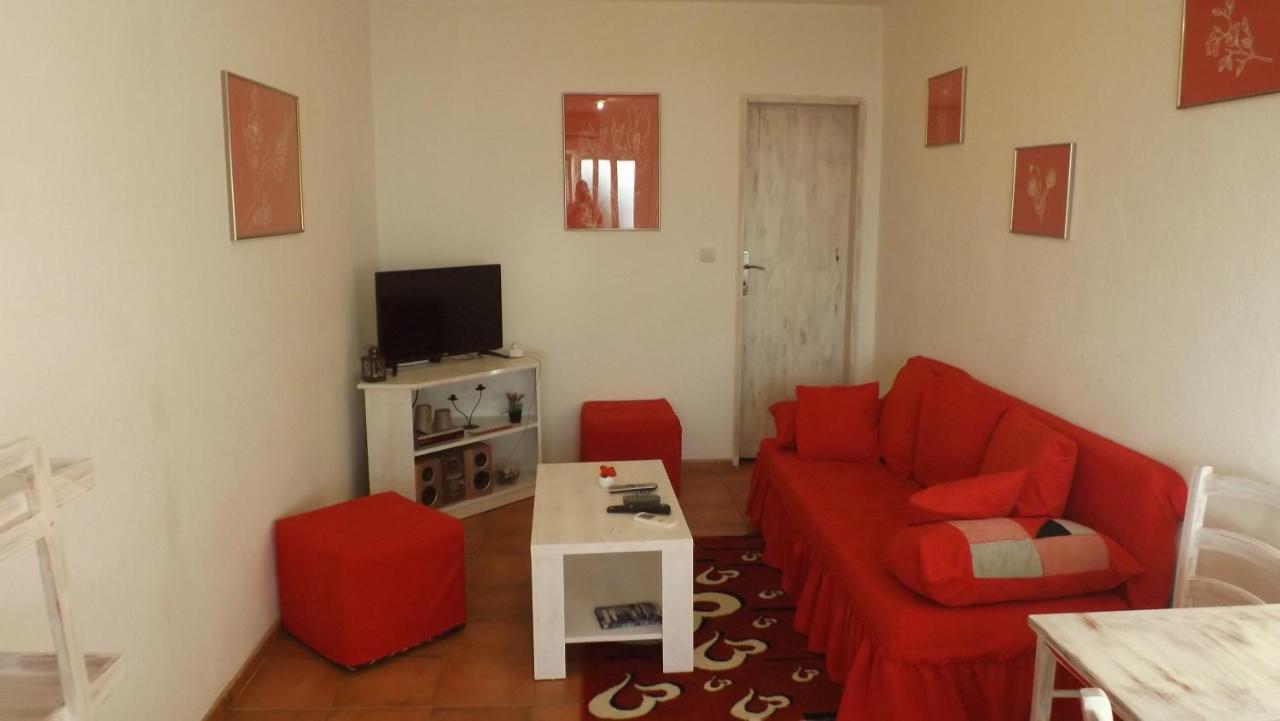 Lustica Apartments Екстериор снимка