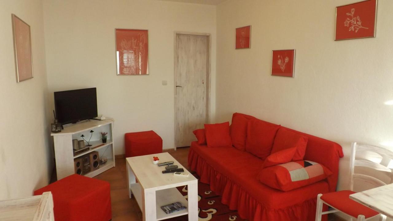 Lustica Apartments Екстериор снимка