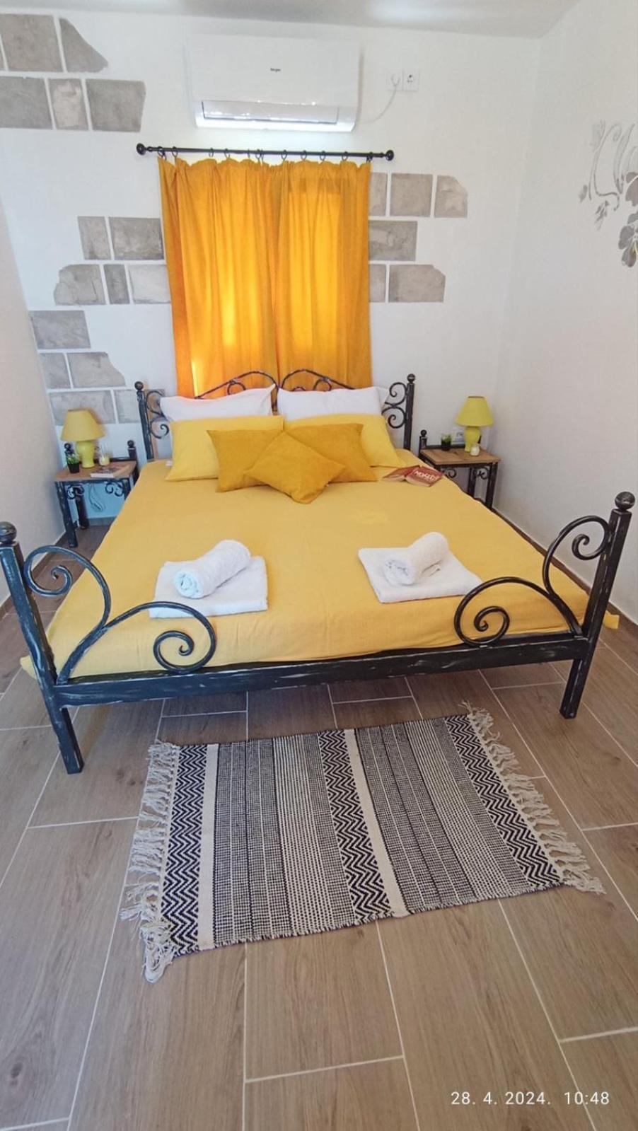 Lustica Apartments Екстериор снимка