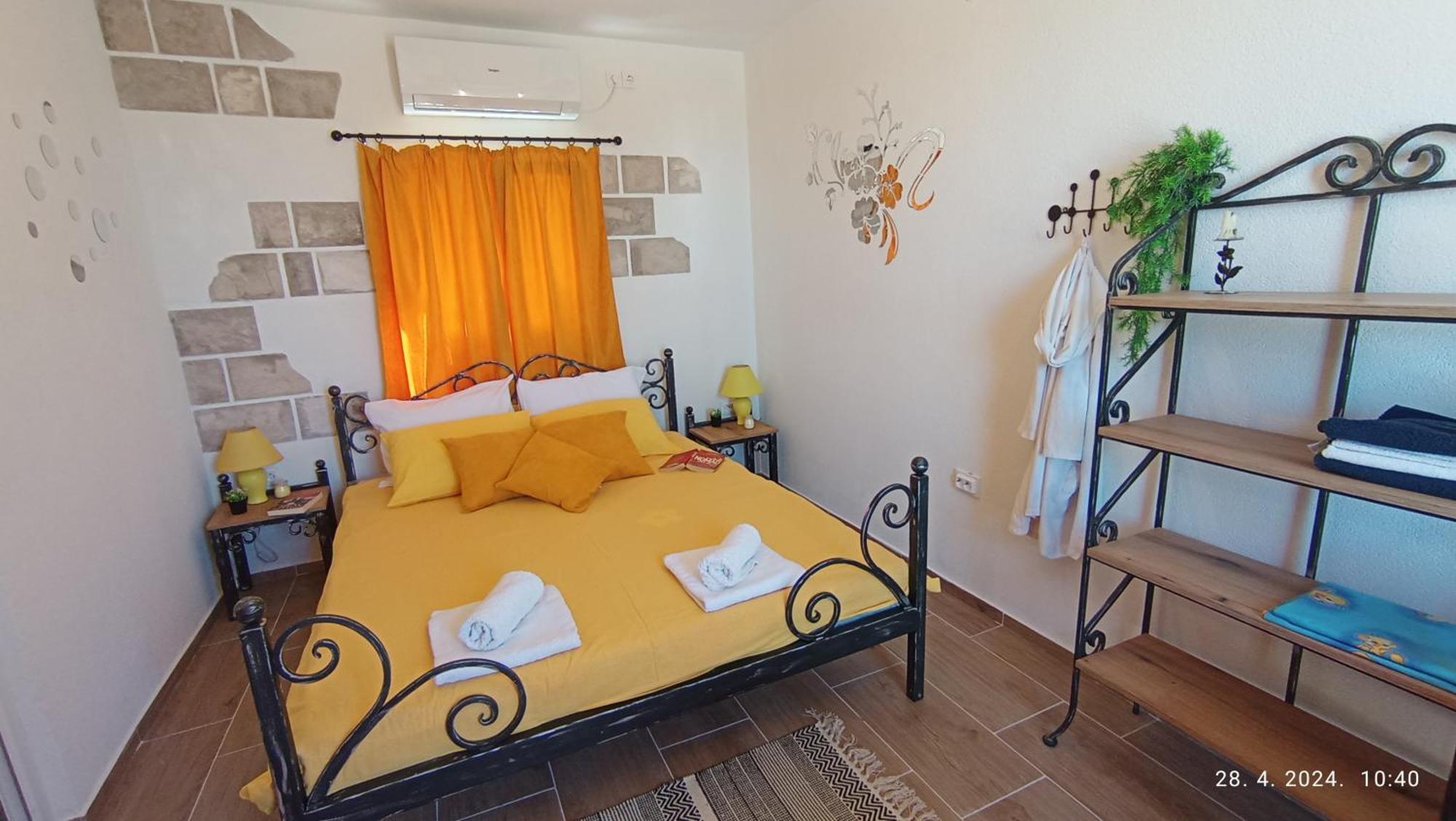 Lustica Apartments Екстериор снимка